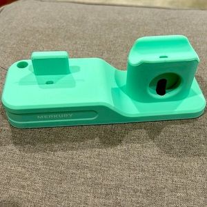 iPhone + AirPods charging station